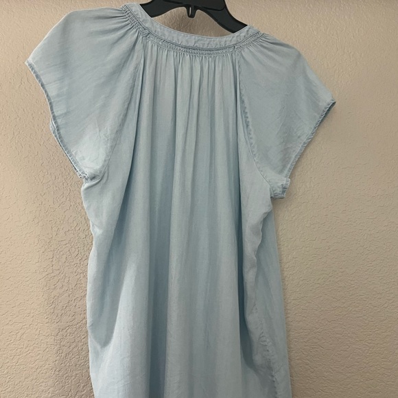 Rails light chambray button up top, size L - Picture 2 of 5